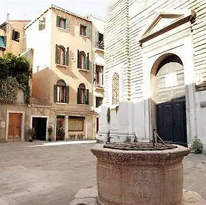 https://la-locandiera-venice.hotelinveneto.com